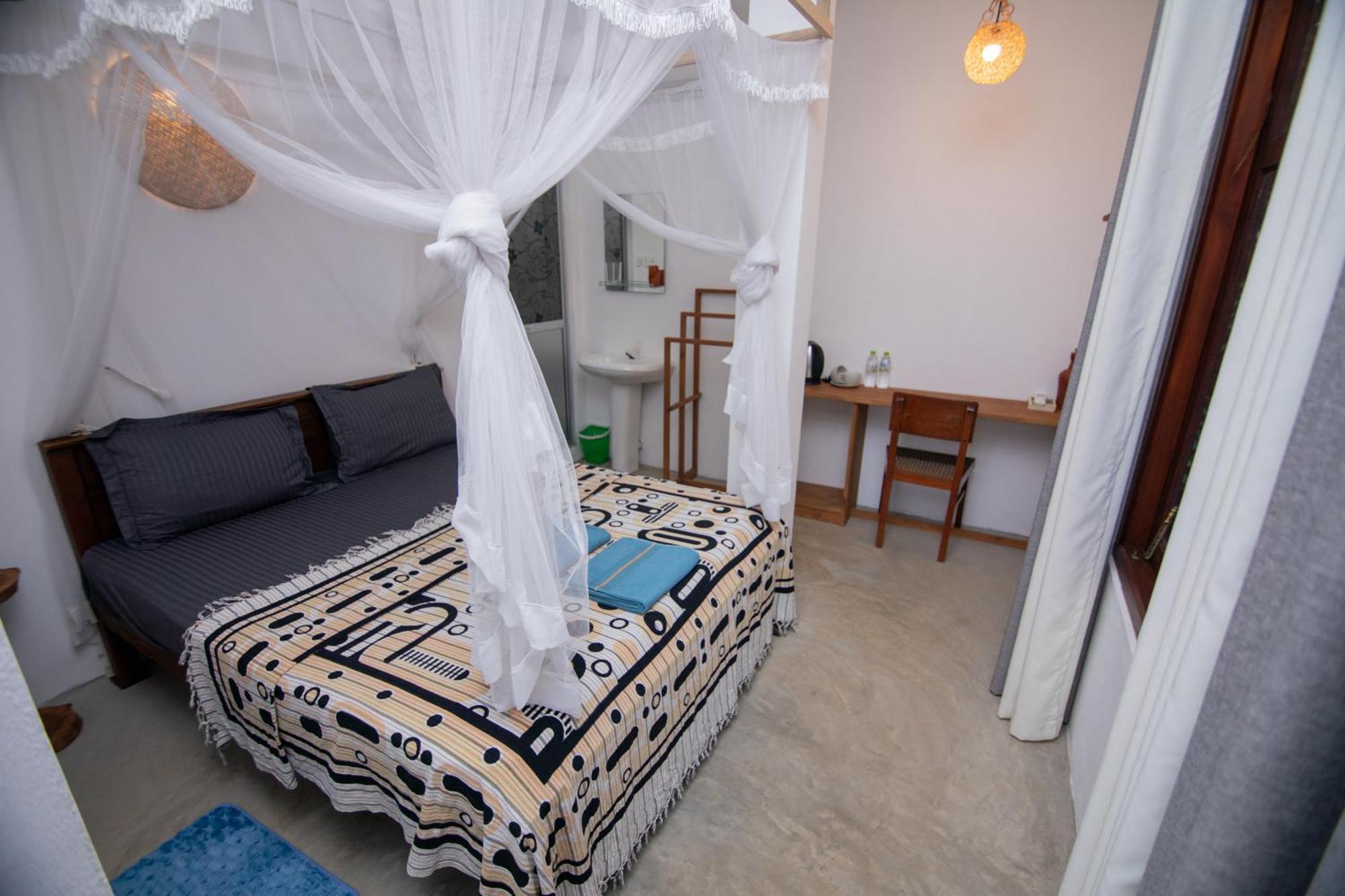 Light House Beach Home Matara Værelse billede
